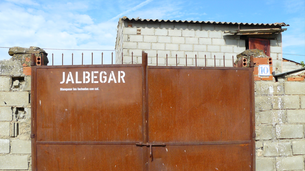 Jabelgar, la palabra de blanquear las paredes con cal