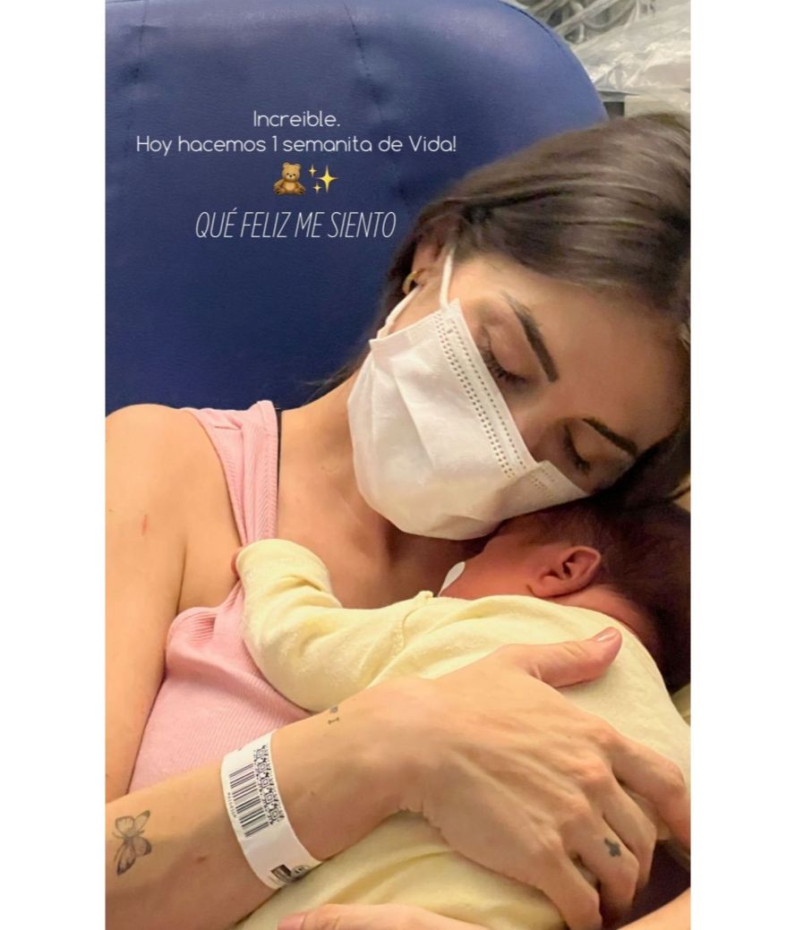 Ruth Basauri abraza a su hijo Dylan