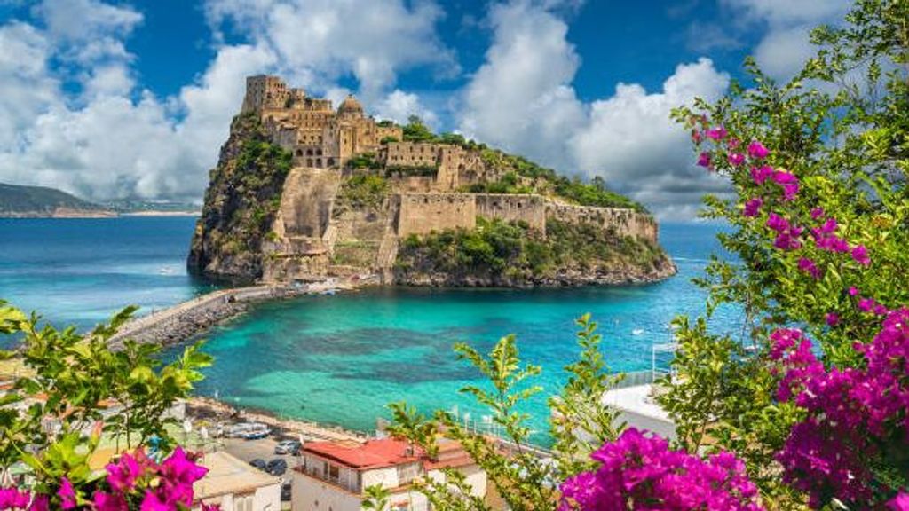 Vistas del Castillo Aragonés, en Ischia