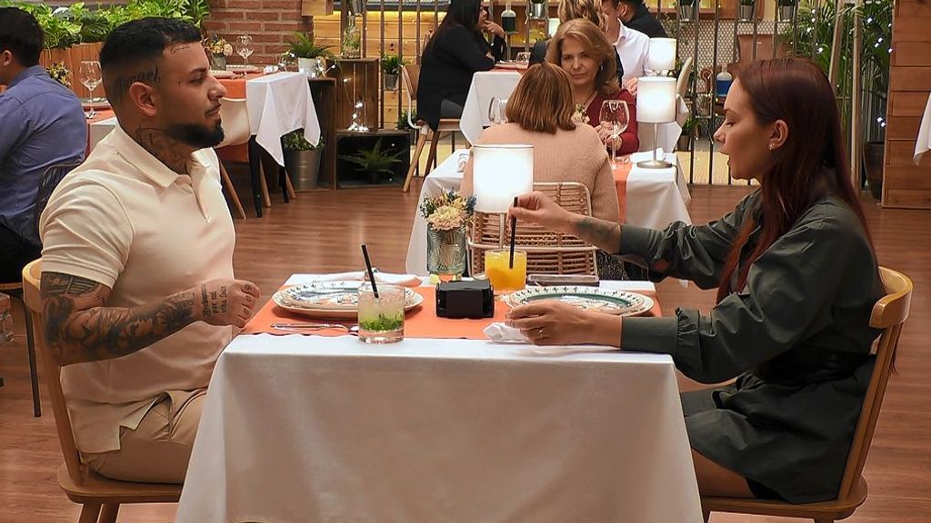 Ismael y Aylin durante su cita en 'First Dates'