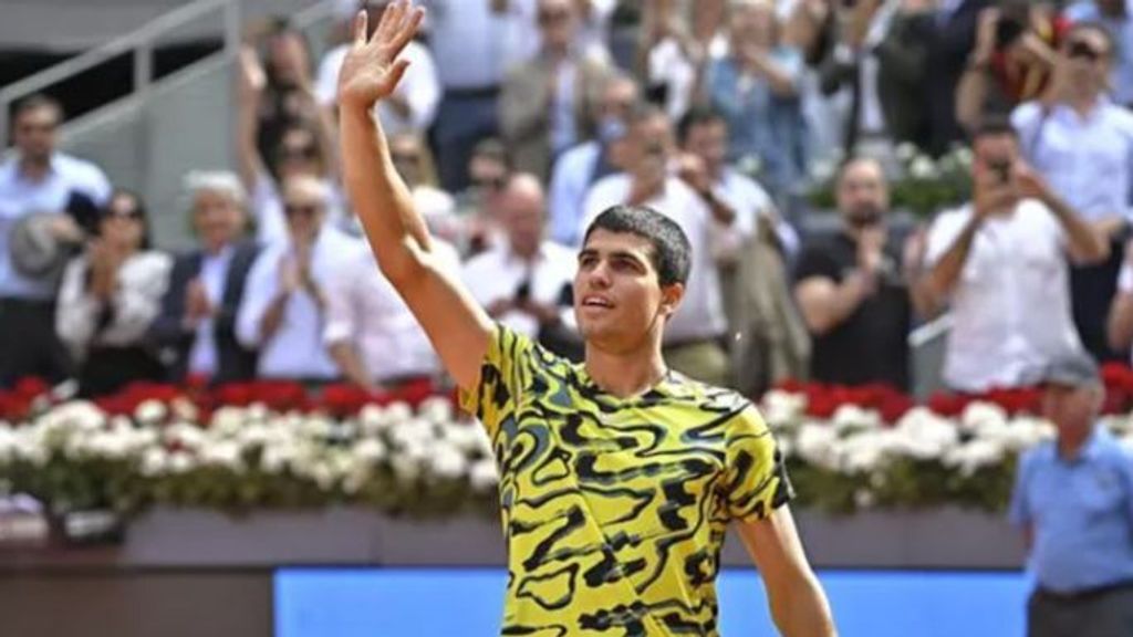 Susto en Roland Garros: Carlos Alcaraz tuvo que detener su entrenamiento