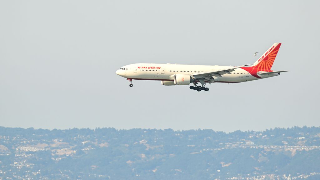 Avión de Air India, con 162 pasajeros a bordo, aterriza de emergencia en una ciudad rusa