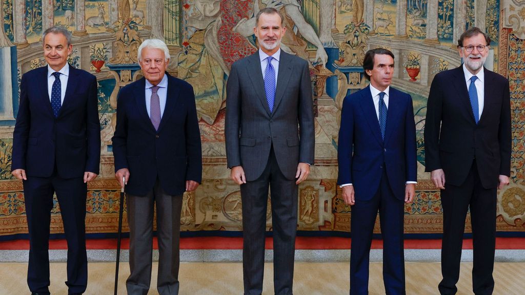 González, Aznar, Zapatero y Rajoy, junto al rey en la reunión del Patronato de Elcano