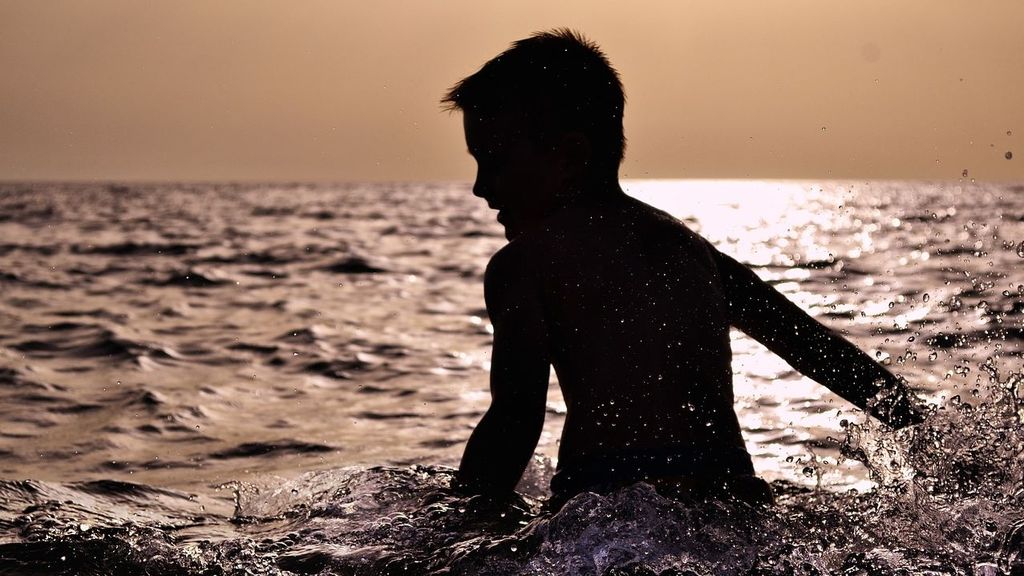 Niño en la playa