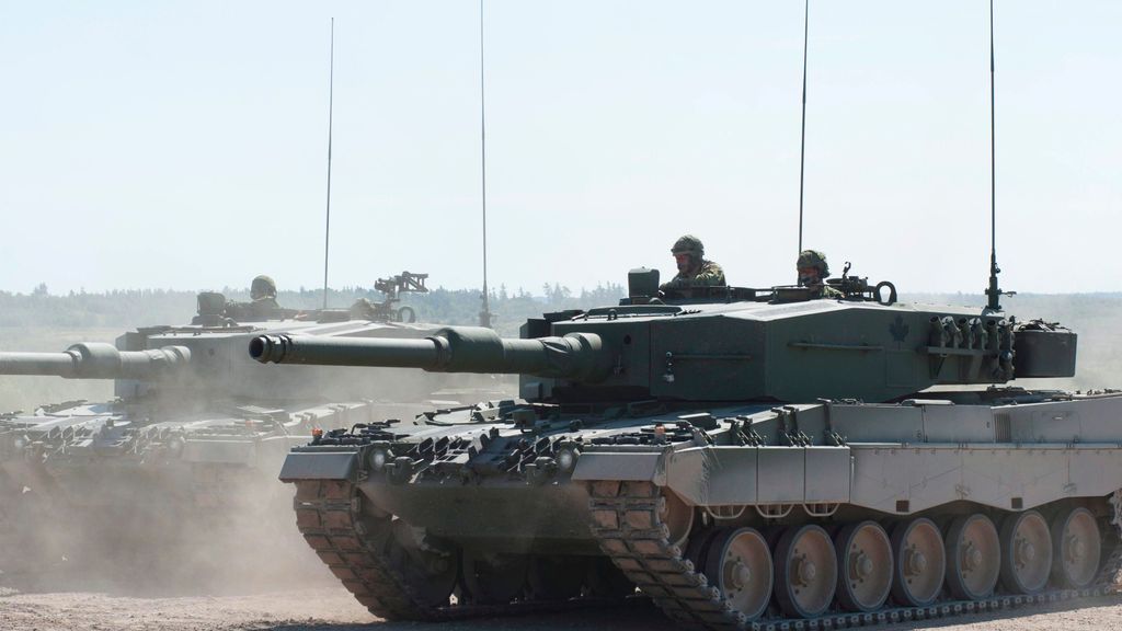 Tanques Leopard 2A4 en imagen de archivo