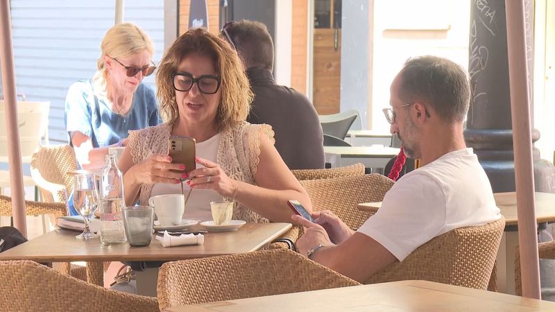 Investigating Phubbing in Everyday Life: Challenges & Lessons for ...