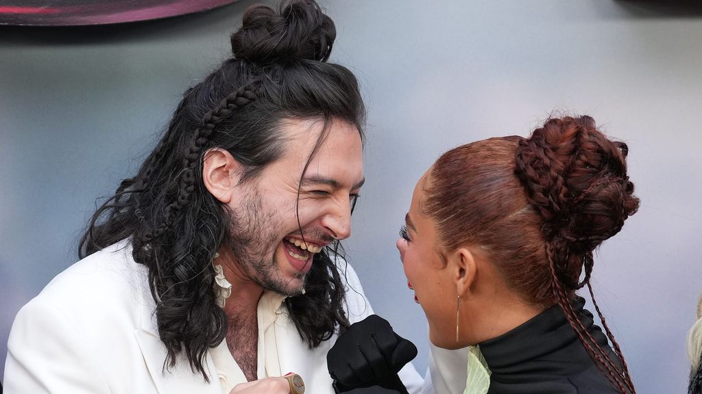 Ezra Miller y Kiersey Clemons