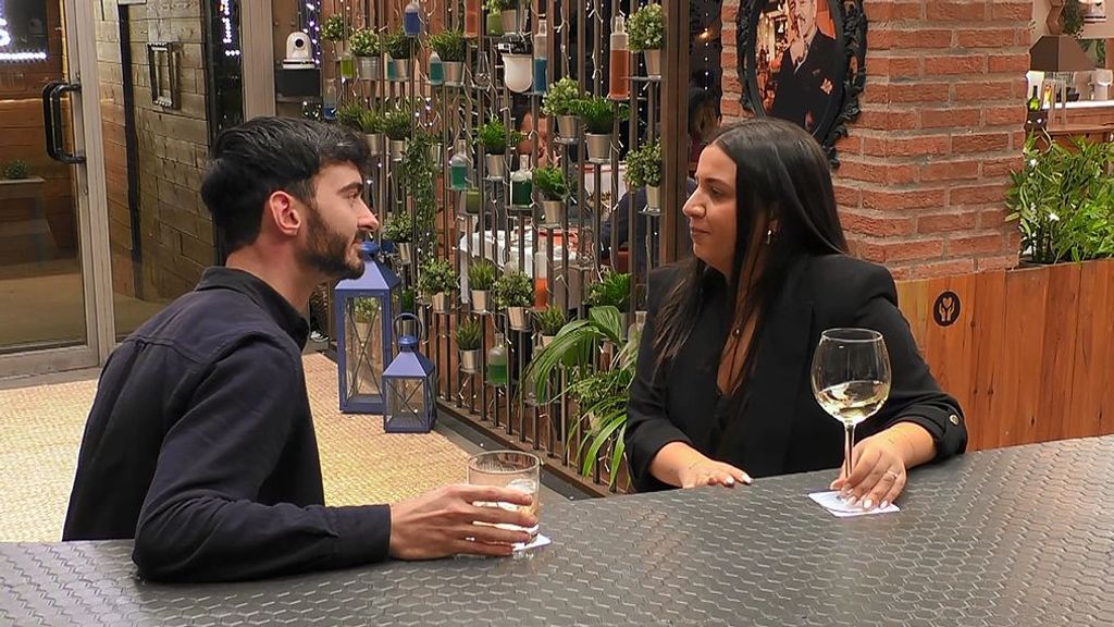 Paula y Edward durante su cita en 'First Dates'