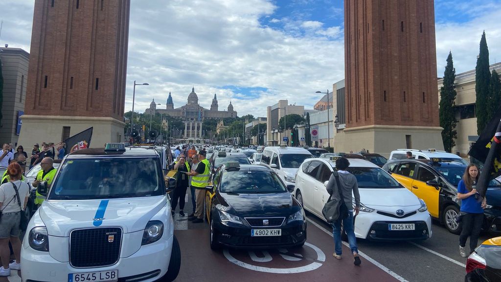 Inicio de la manifestación de taxistas en Plaza Espanya
