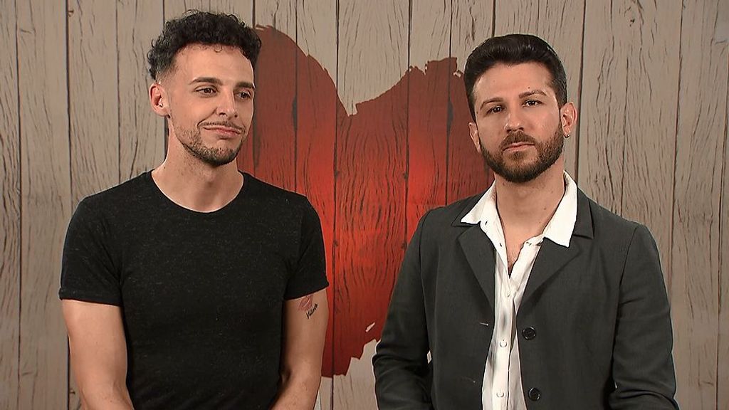 Julio y Eneko durante su cita en 'First Dates'