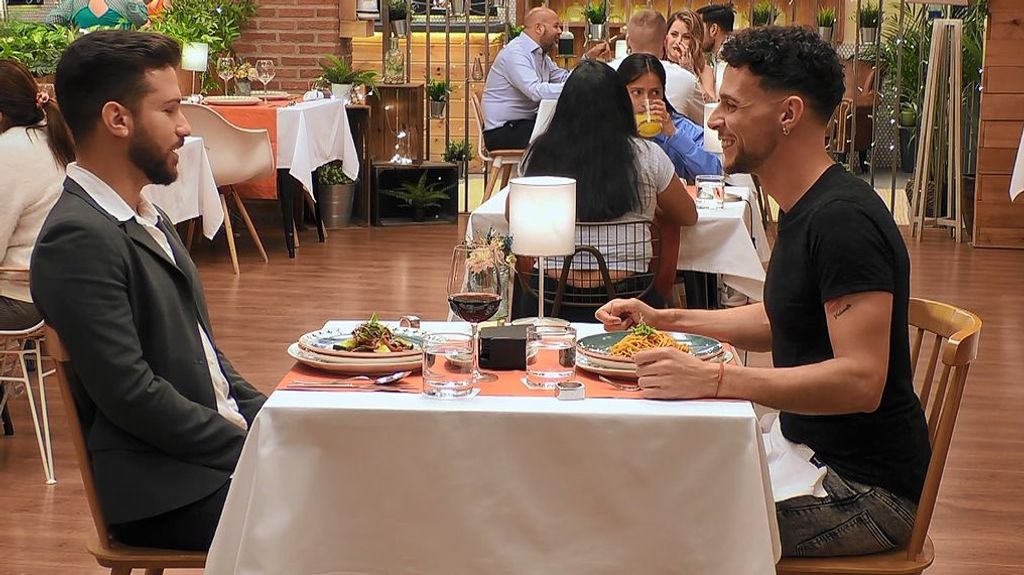 Julio y la fidelidad en ‘First Dates’: “Nunca puedes decir de esta agua no beberé porque por el camino puedes tener sed”