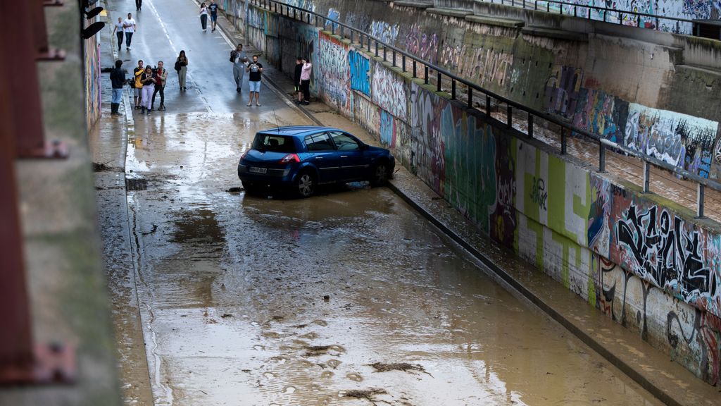 Las inundaciones en Terrassa dejan carreteras cortadas y coches atrapados