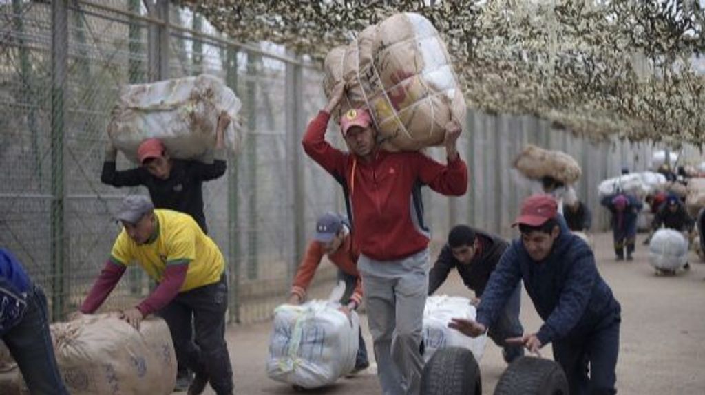 Migrantes buscan asilo en el enclave español de Melilla, en el norte de África