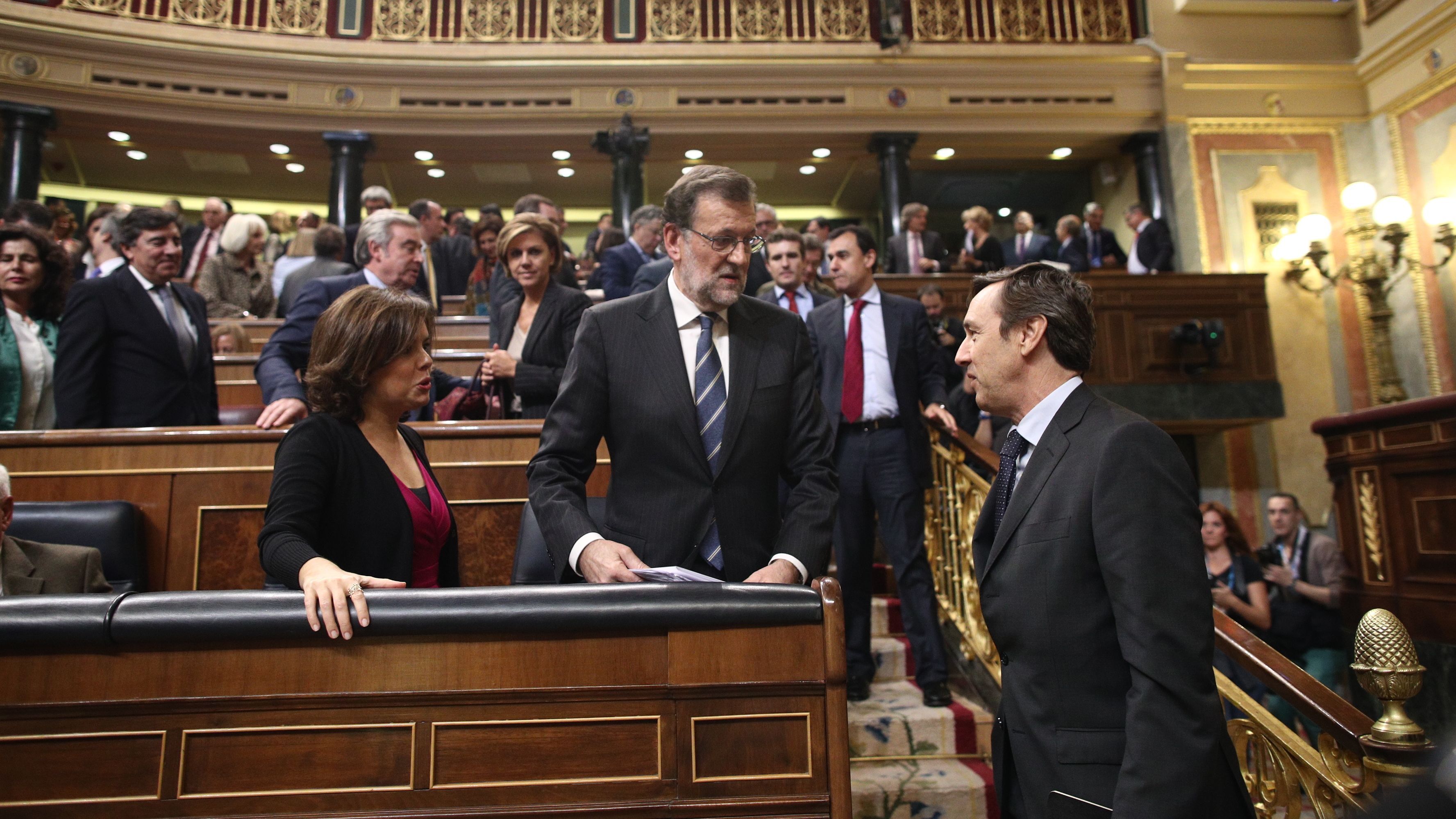 Rafa Hernando junto a Mariano Rajoy y Soraya Sáenz de Santamaría en 2016