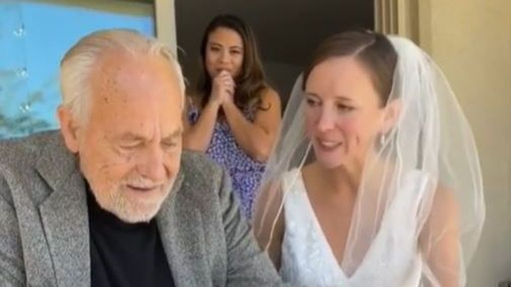 Un hombre con Alzheimer vuelve a recordar a su hija el día de su boda: "Cariño, Julia... Estás preciosa"