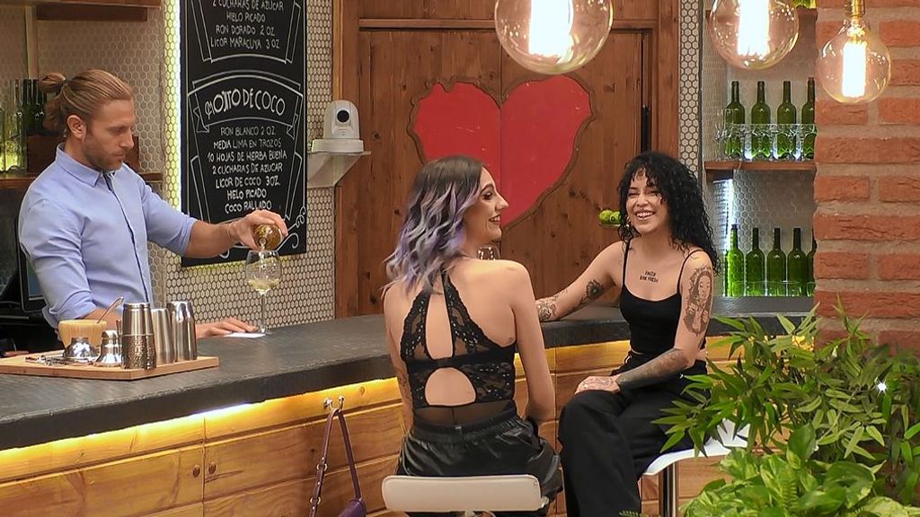 Kynverlyn y Lucía durante su cita en 'First Dates'