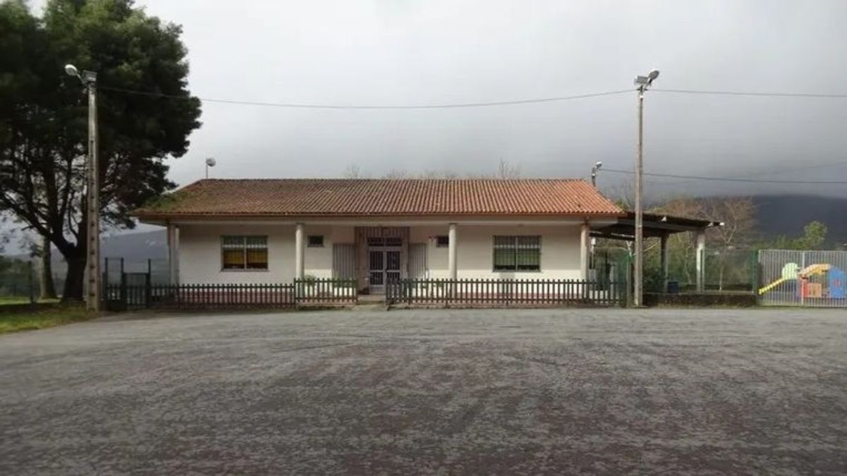 CEIP Pousada de Carcacía en la parroquia de Carcacía en el municipio de Padrón, en La Coruña