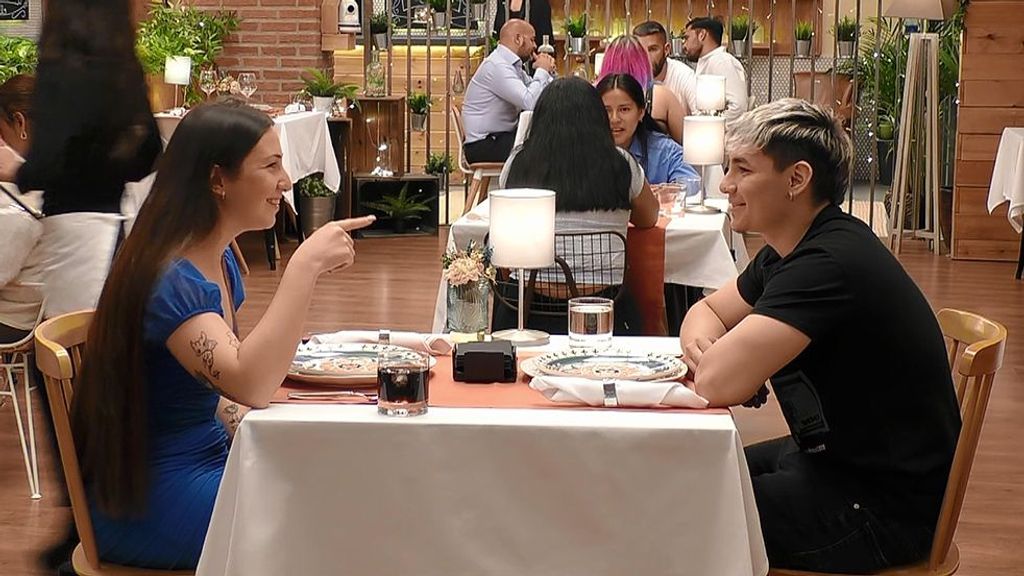 Cristina y Erick durante su cita en 'First Dates'