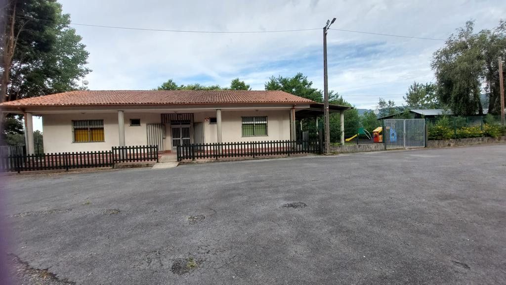 Exterior del CEIP de Pousada de Carcacía.