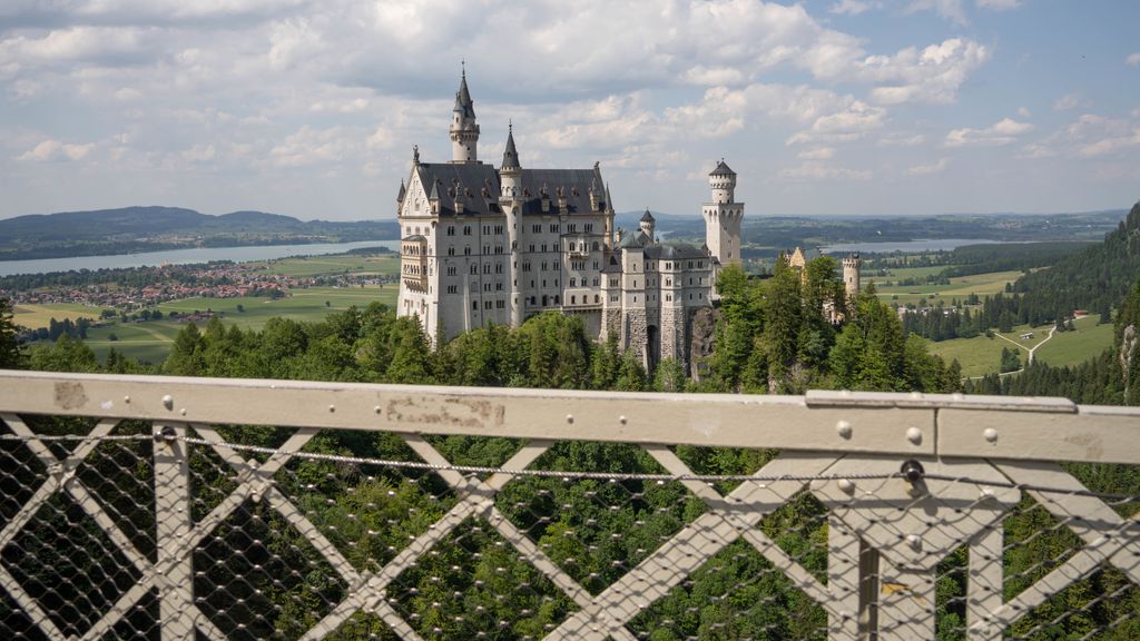 Puente de Marienbrücke frente al castillo bávaro de Neuschwanstein, en Alemania