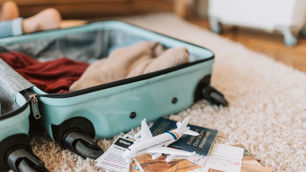 Cómo meter más ropa en una maleta de cabina. FUENTE: Pexels