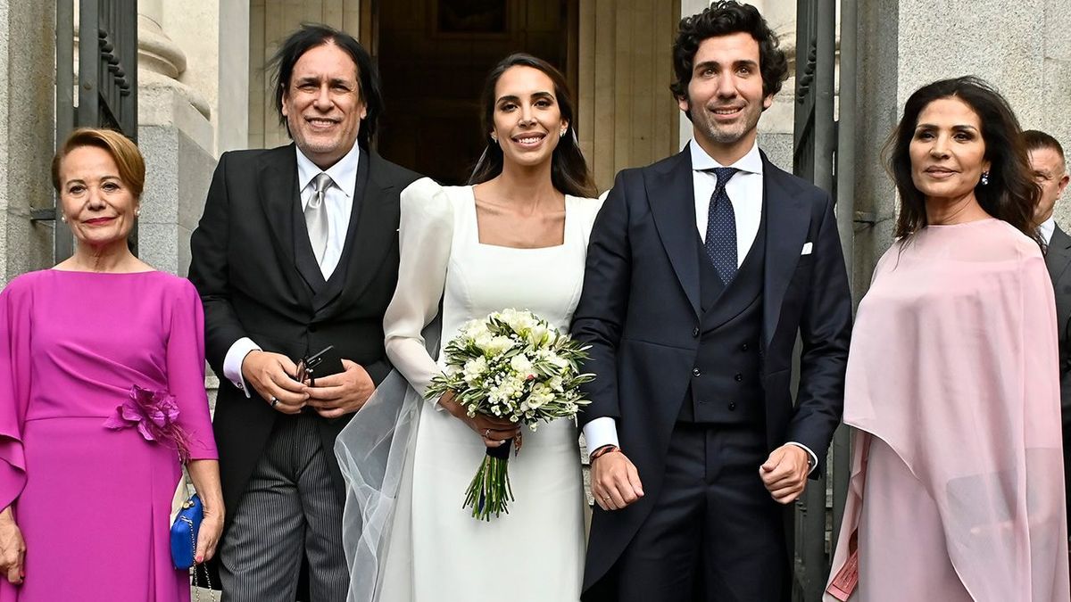 Carolina Trillo se casa con Javier Rojas en una boda que vuelve a unir a los Salazar