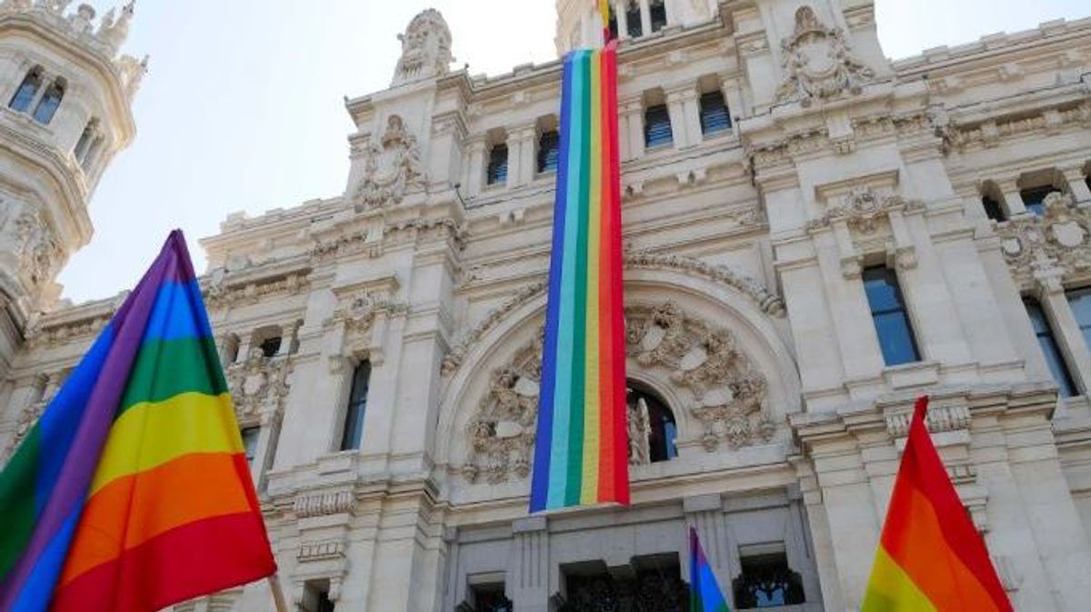 El alcalde de Madrid repite su negativa de no colgar la bandera del Orgullo durante las fiestas