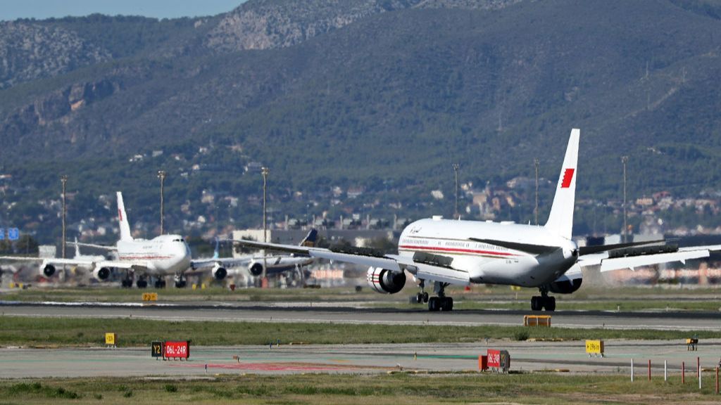 Aterrizaje de emergencia en Barcelona al ponerse de parto una pasajera: ha sido asistida en el mismo avión