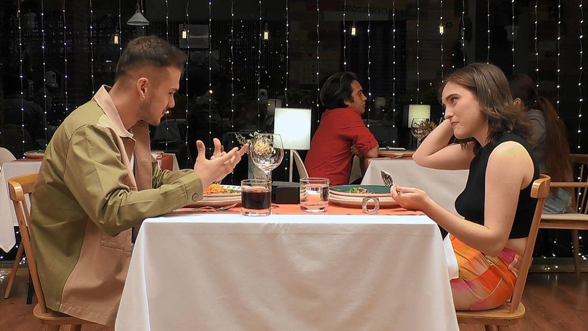 Eleonor busca la base científica del horóscopo en ‘First Dates’: “Estoy haciendo el TFG”