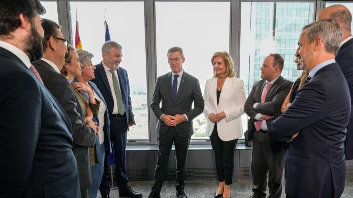 Feijóo ayer junto a Luis Garicano y Fátima Báñez, patronos de la fundación que patrocina el PP Reformismo 21