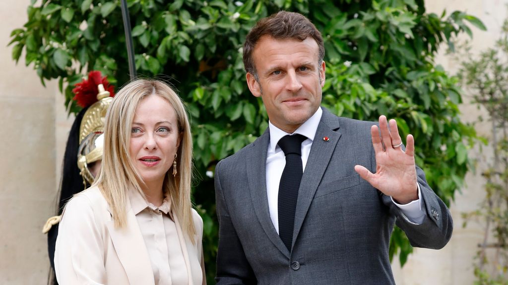 Giorgia Meloni, primera ministra italiana, y Emmanuel Macron, presidente francés, en su reciente encuentro en París.