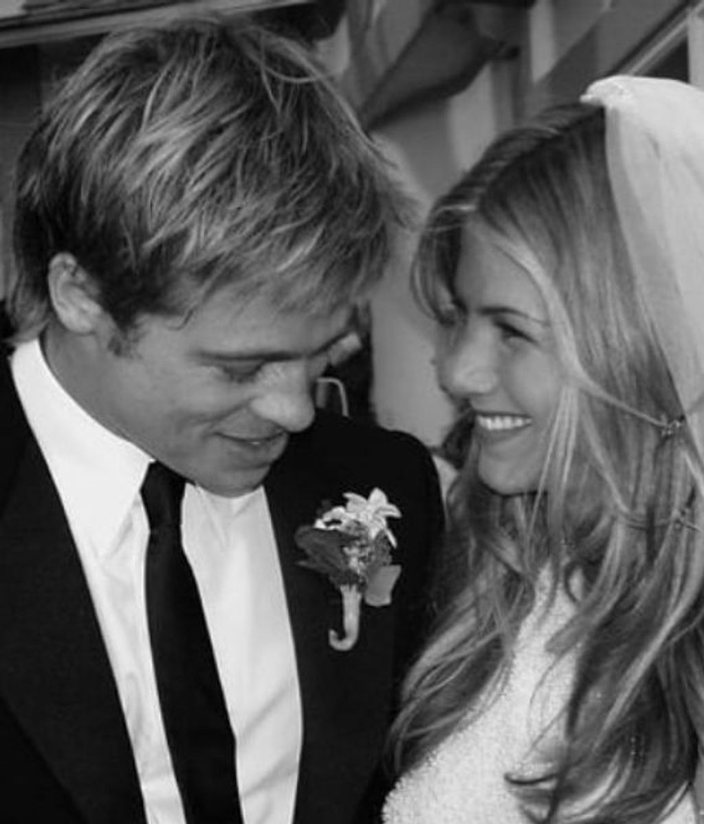 Jennifer y Brad el día de su boda. FUENTE: Instagram