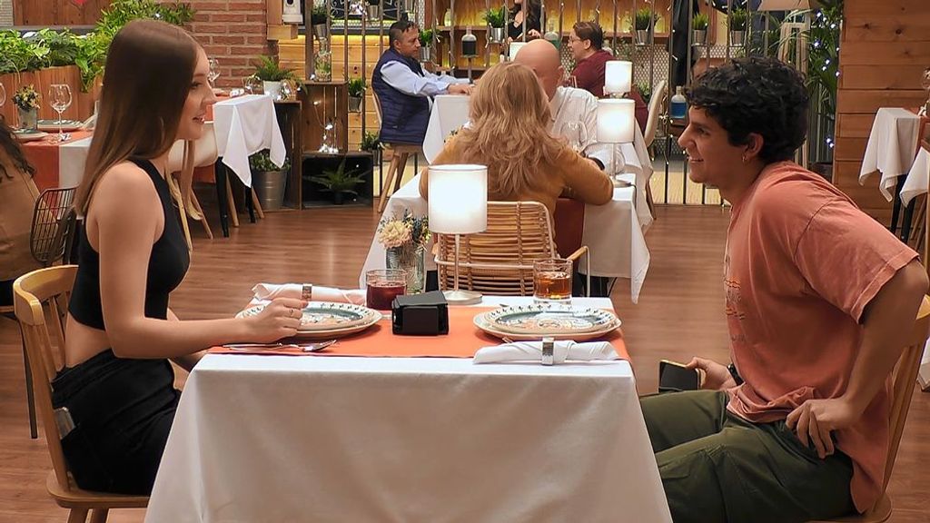 Andrés y Ewelina durante su cita en 'First Dates'