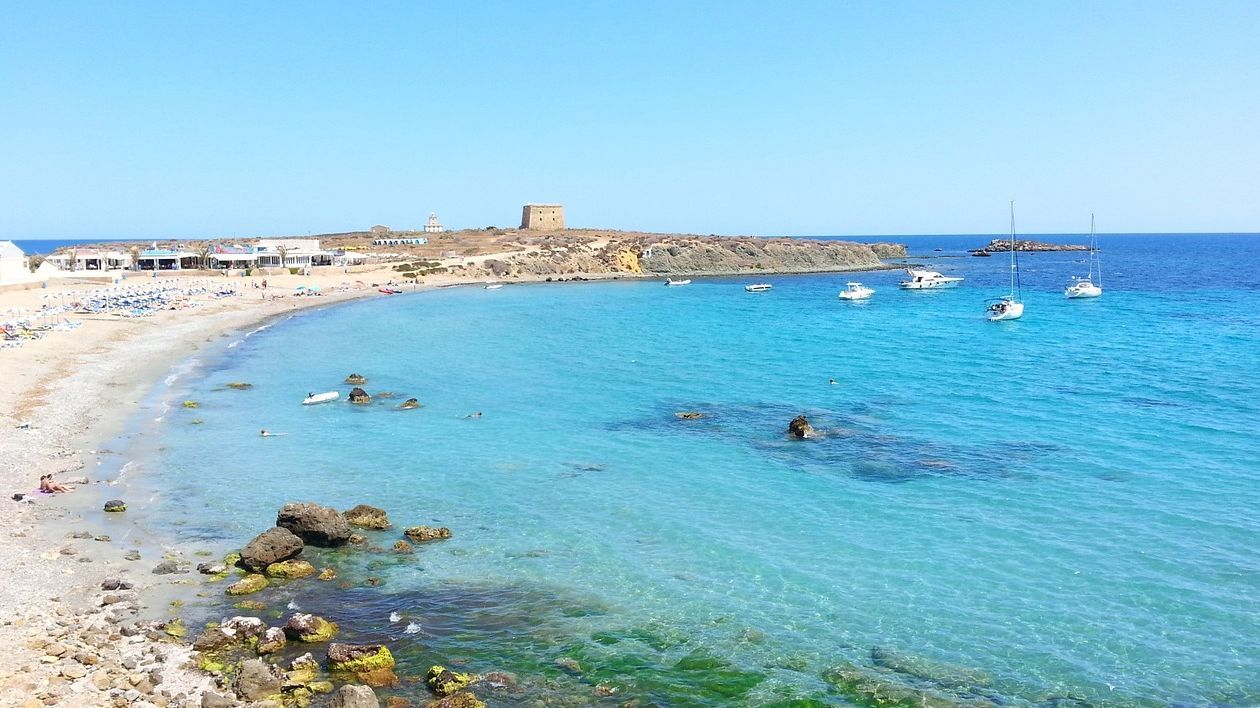 Playa de la Isla de Tabarca, frente a Alicante.