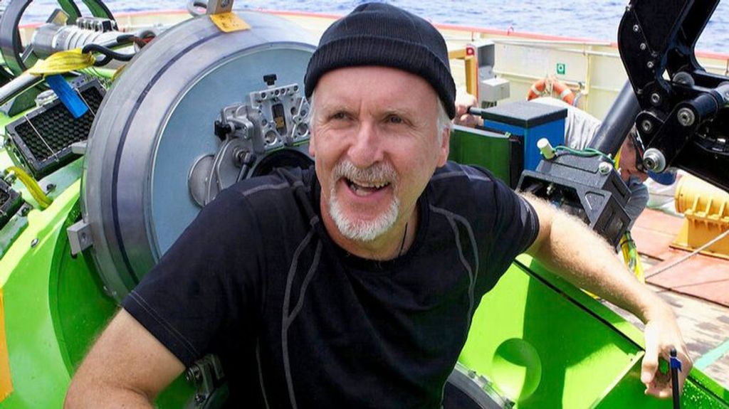 James Cameron, junto al DeepSea Challenger con el que batió el récord de profundidad en el océano