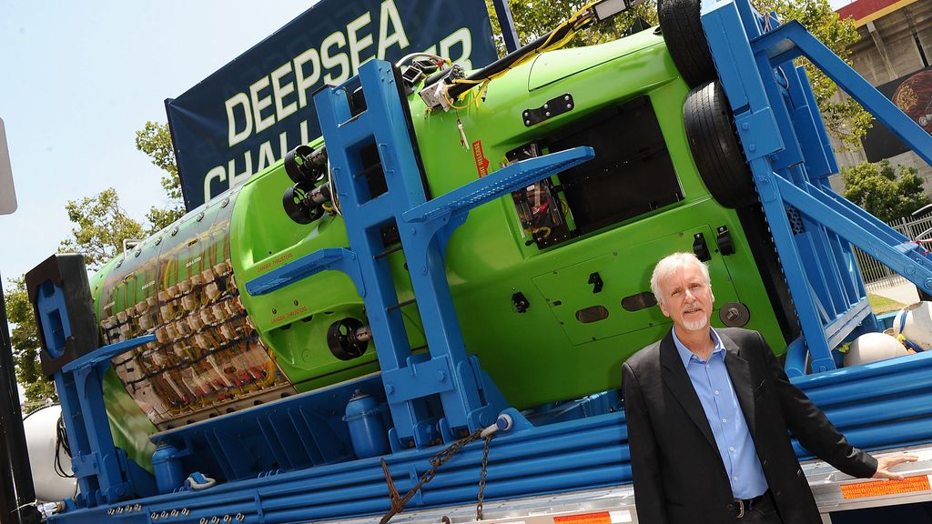 James Cameron, junto al DeepSea Challenger