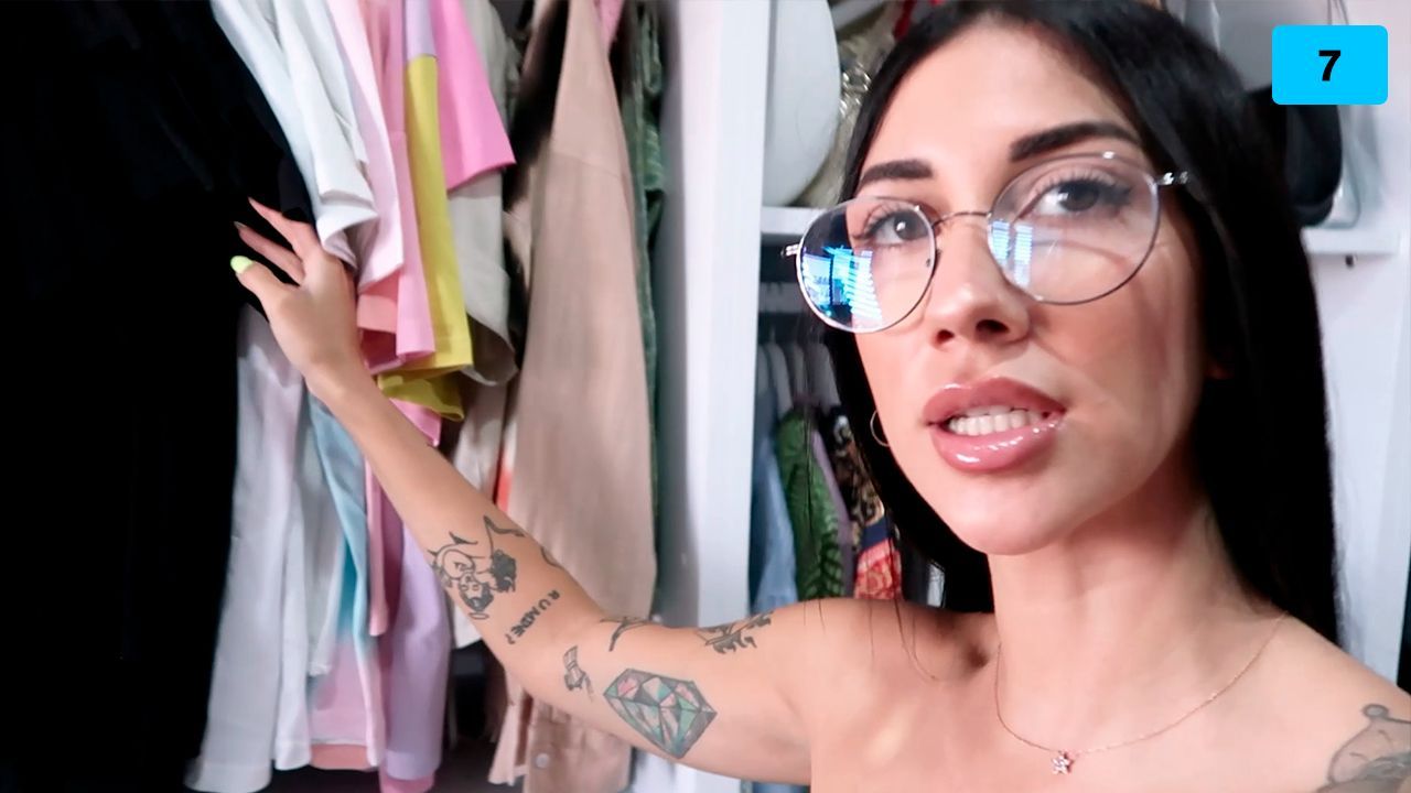 Naomi Asensi abre las puertas de su espectacular vestidor (2/2)