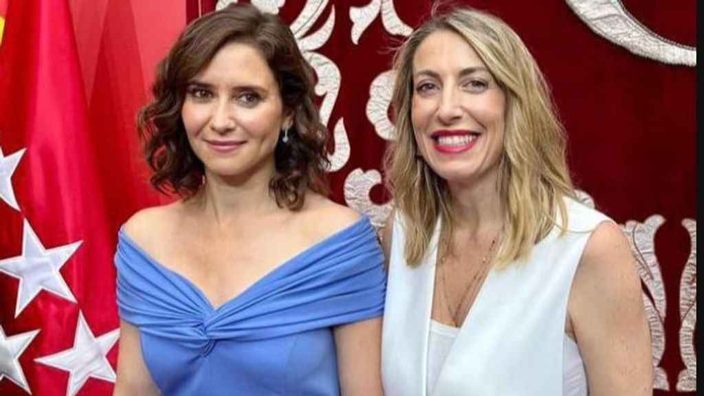 La presidenta de Madrid, Isabel Díaz Ayuso, posa junto a la extremeña Maria Guardiola