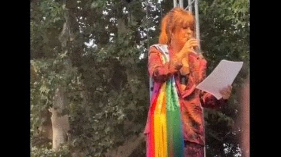 Vanesa Martín defiende la diversidad sexual sin etiquetas en el Orgullo LGTBI+ de Sevilla
