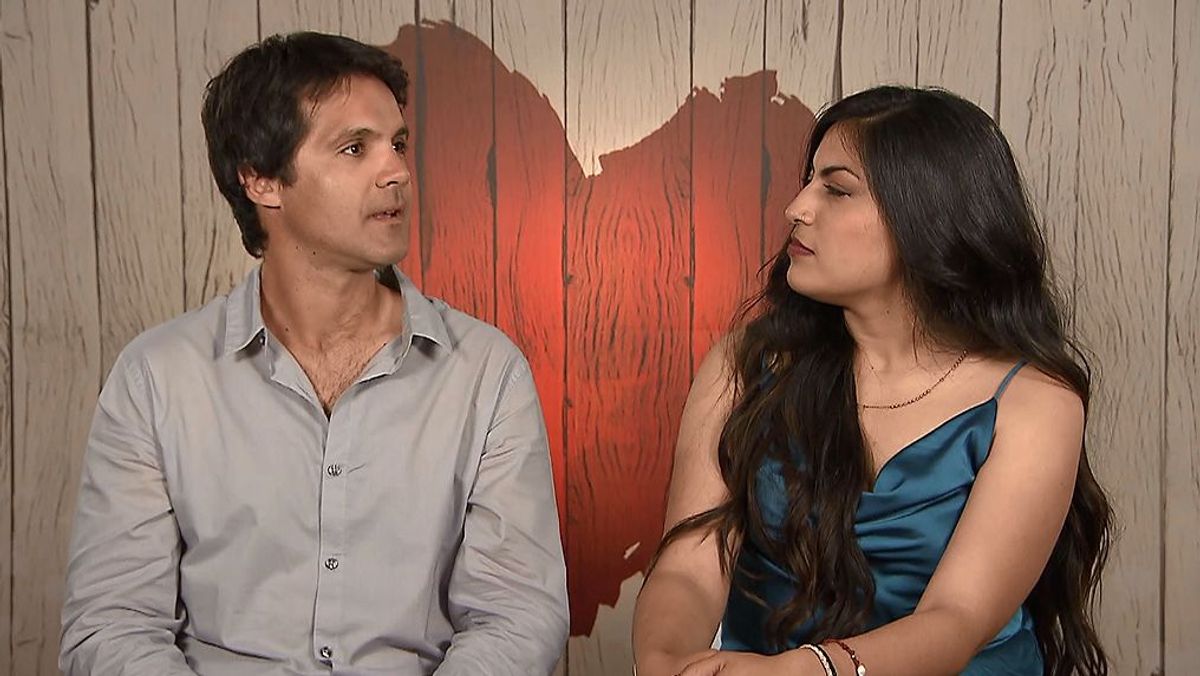 Verónica no se queda con la duda en ‘First Dates’: “Qué esconde ese acento argentino”