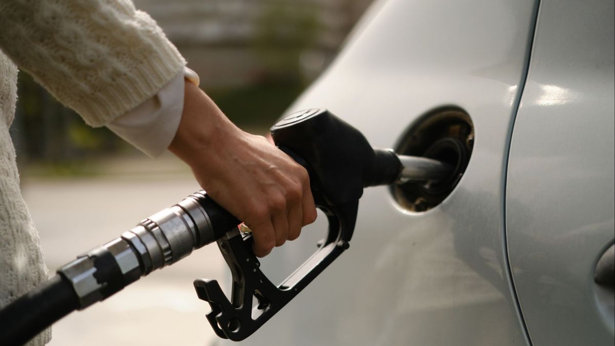 Cinco malos hábitos que haces con tu coche y que disparan el consumo de gasolina