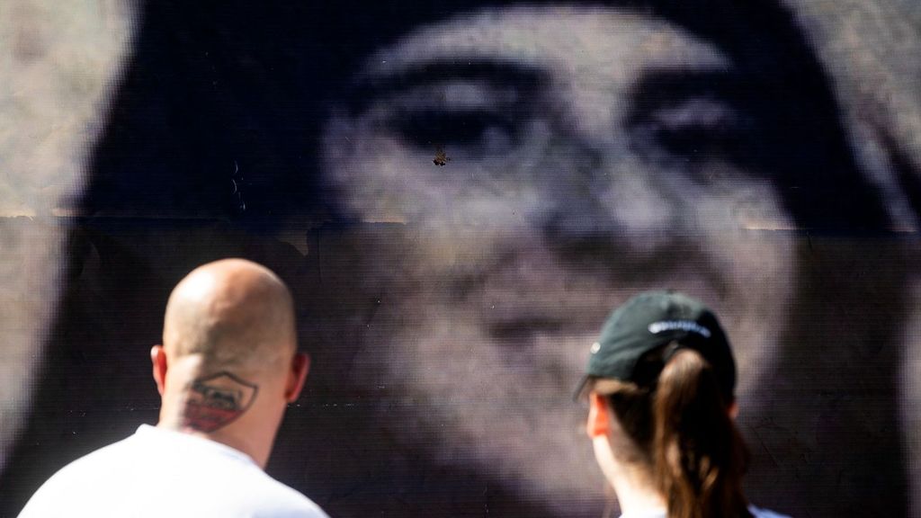 Póster con el rostro de Emanuela Orlandi, en el cuarenta aniversario de su desaparición