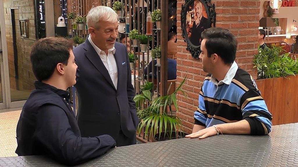 Álex y Rodrigo durante su cita en 'First Dates'