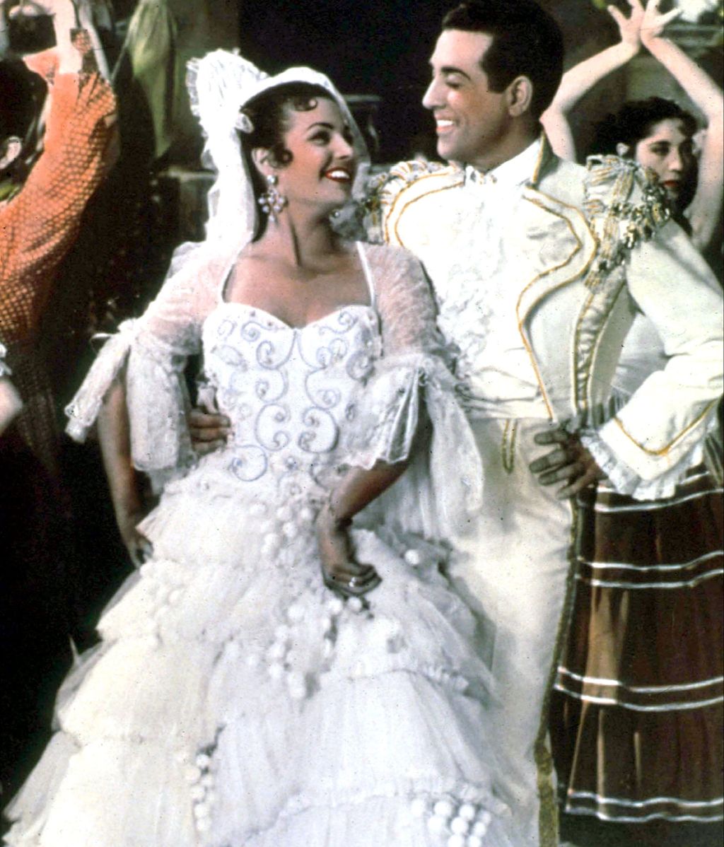 Carmen Sevilla y Luis Mariano en 'La bella de Cádiz' (1953)