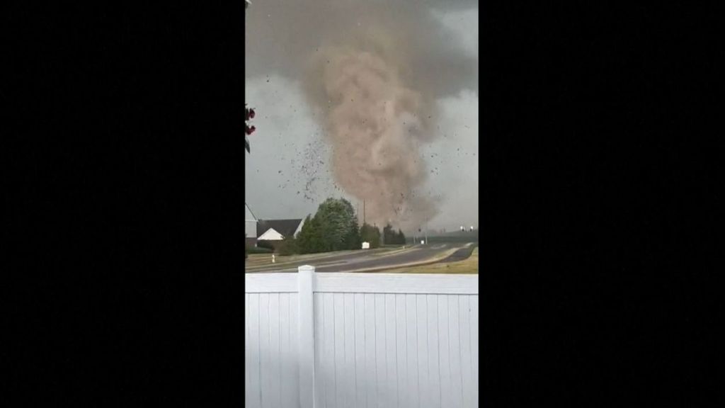 Un devastador tornado sacude todo a su paso en Greenwood, Indiana