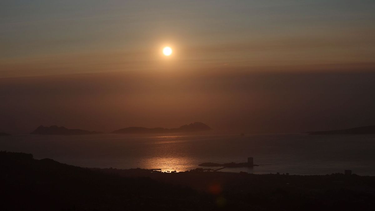 Una nube de humo procedente de los incendios de Canadá llega a la costa gallega