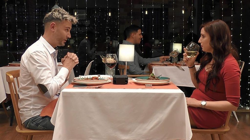 Antonio y Belén durante su cita en 'First Dates'