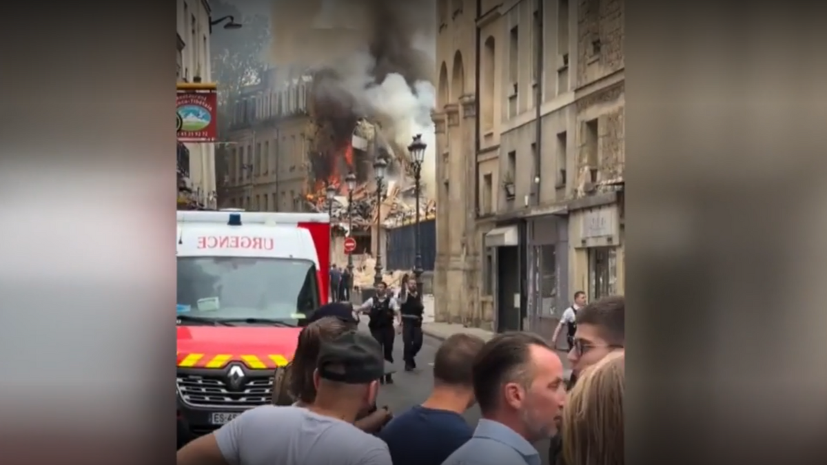 Encuentran un cadáver entre los escombros del edificio que explotó tras un incendio en París