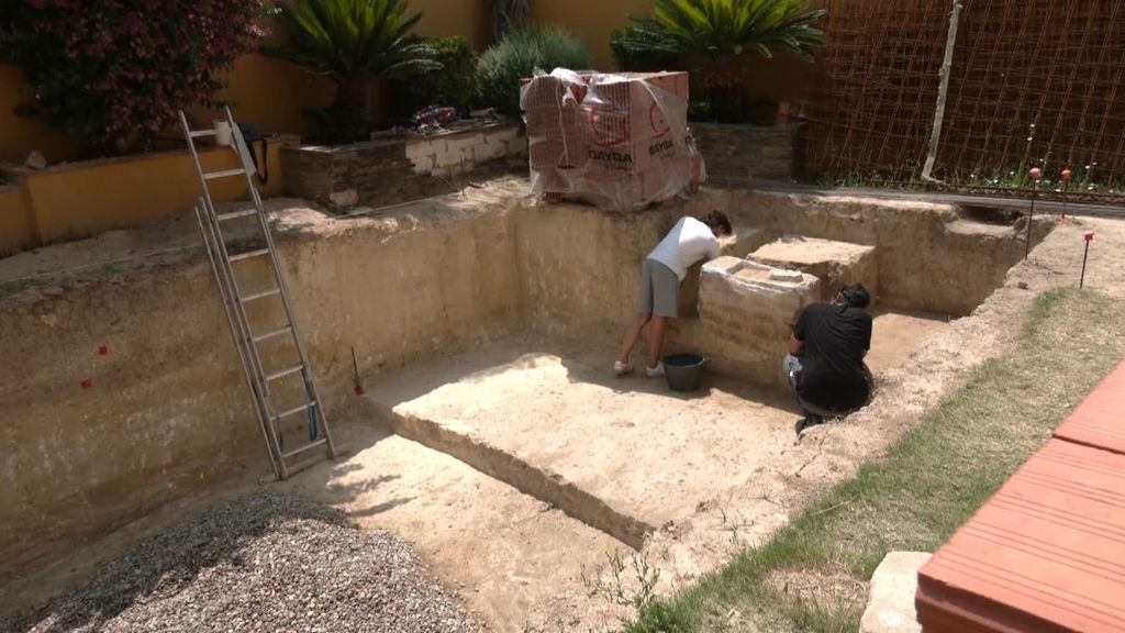 Las obras de una piscina sacan a la luz un muro de 5.000 años de antigüedad en Valencina