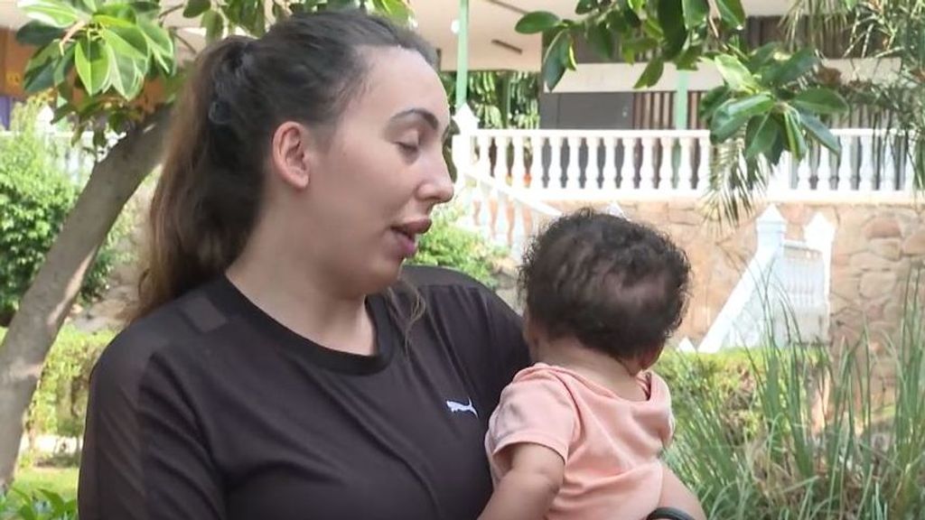 El drama de una familia desahuciada en Alicante con su bebé en brazos